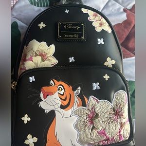 Brand new with tags Alladin Loungefly bag
